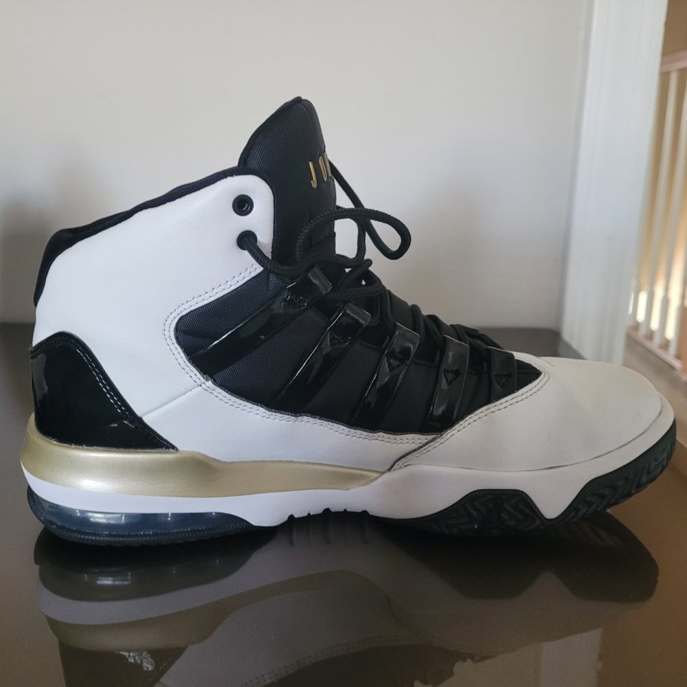 Air Jordan Max Aura white black gold big boys size 8.5 - Picture 13 of 16